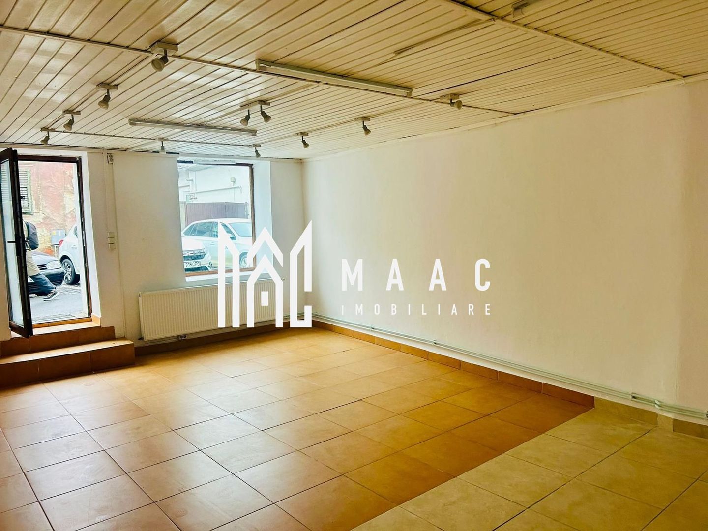 Spatiu comercial la strada | Vitrina | VAD | Zona Centrala - Poză 1