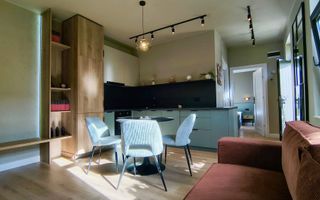 Apartament cu posibilitate de mansardare, parcare și grădină, central. - Poză 1