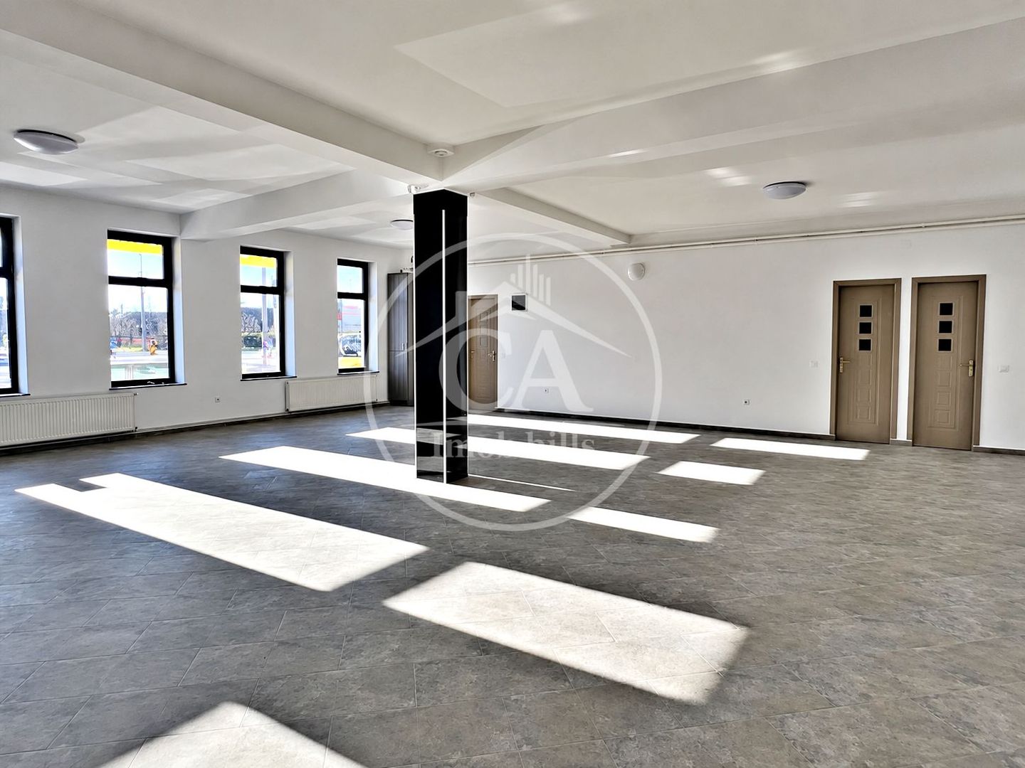Spatiu comercial de închiriat Bulevardul Decebal, Oradea - Poză 2