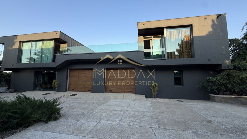 Vila Exclusivista *2223mp teren* / Piscina proprie / 5 garaje / Otopeni - Poză 1