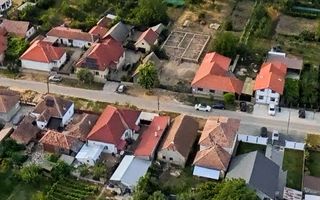 Casă P+M cu grădină generoasă în Ineu - Poză 9