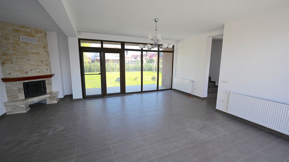 Casă / Vilă cu 4 camere de închiriat în zona Aradului - Poză 2
