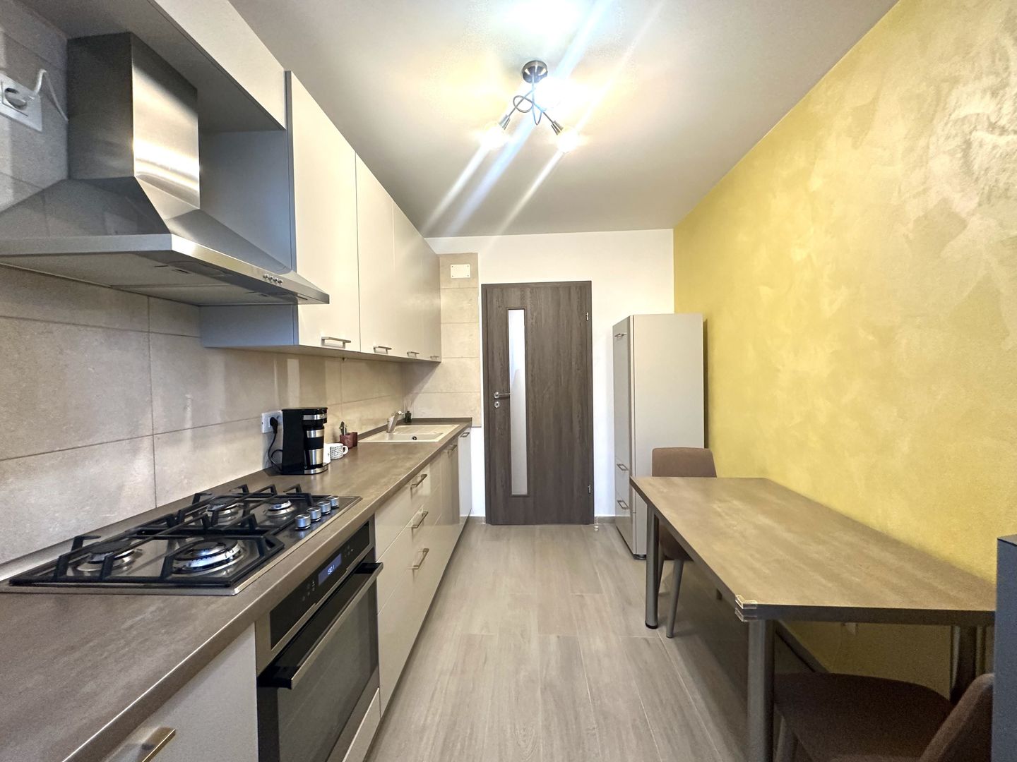 Apartament de închiriat  2 camere, decomandat zona Coresi Urban - Poză 3