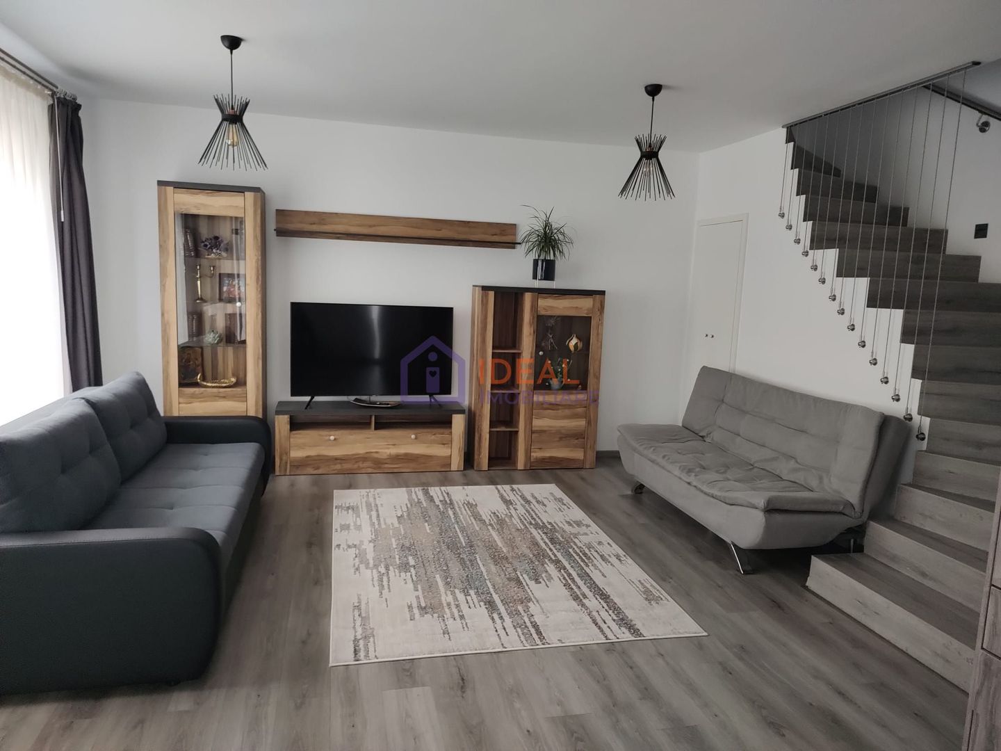 Casa Moderna  La CHEIE cu 4 camere si terasa, zona Pictor Brana - Poză 3