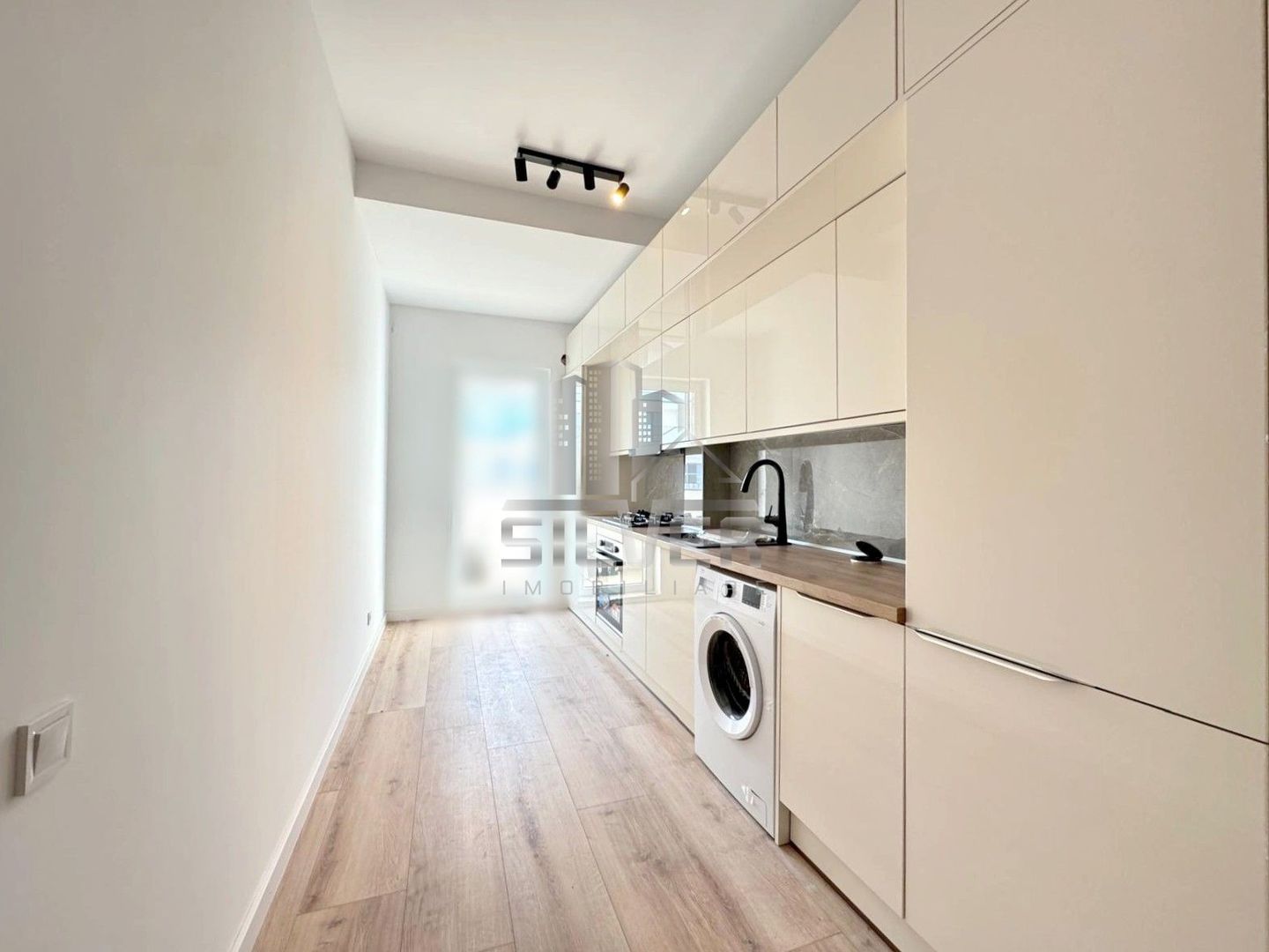 Apartament cu 2 camere dec. recent finisat+terasa de 12 mp/CF. - Poză 2