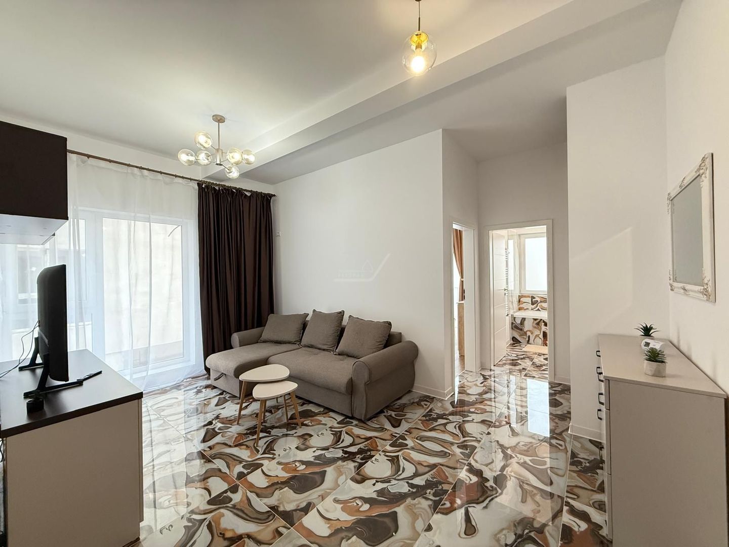 Disponibil imediat. Etaj 1. Bucatarie inchisa. Loc de parcare. - Poză 4