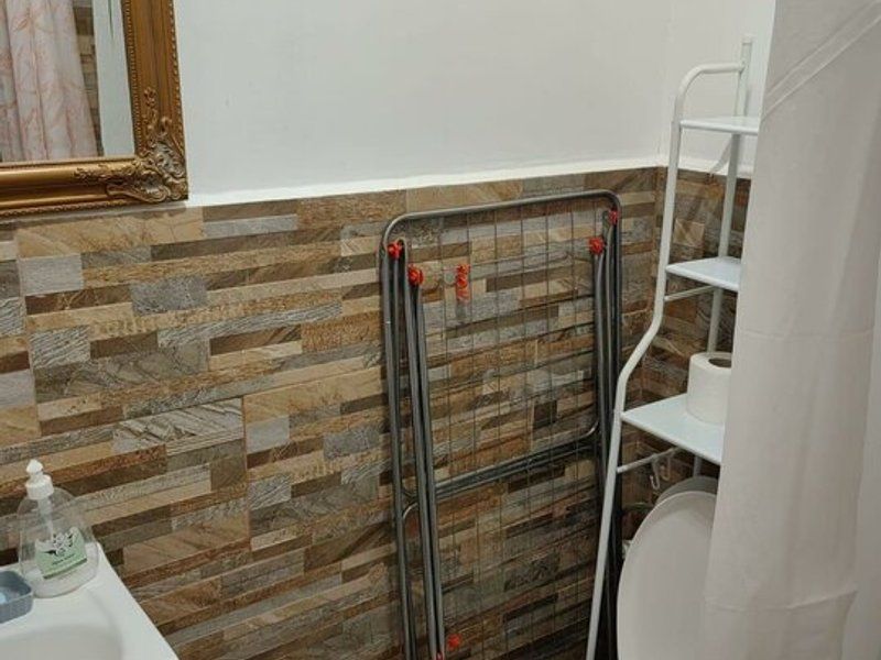 Casa cu doua camere, mobilata si utilata, zona centrala - Poză 10