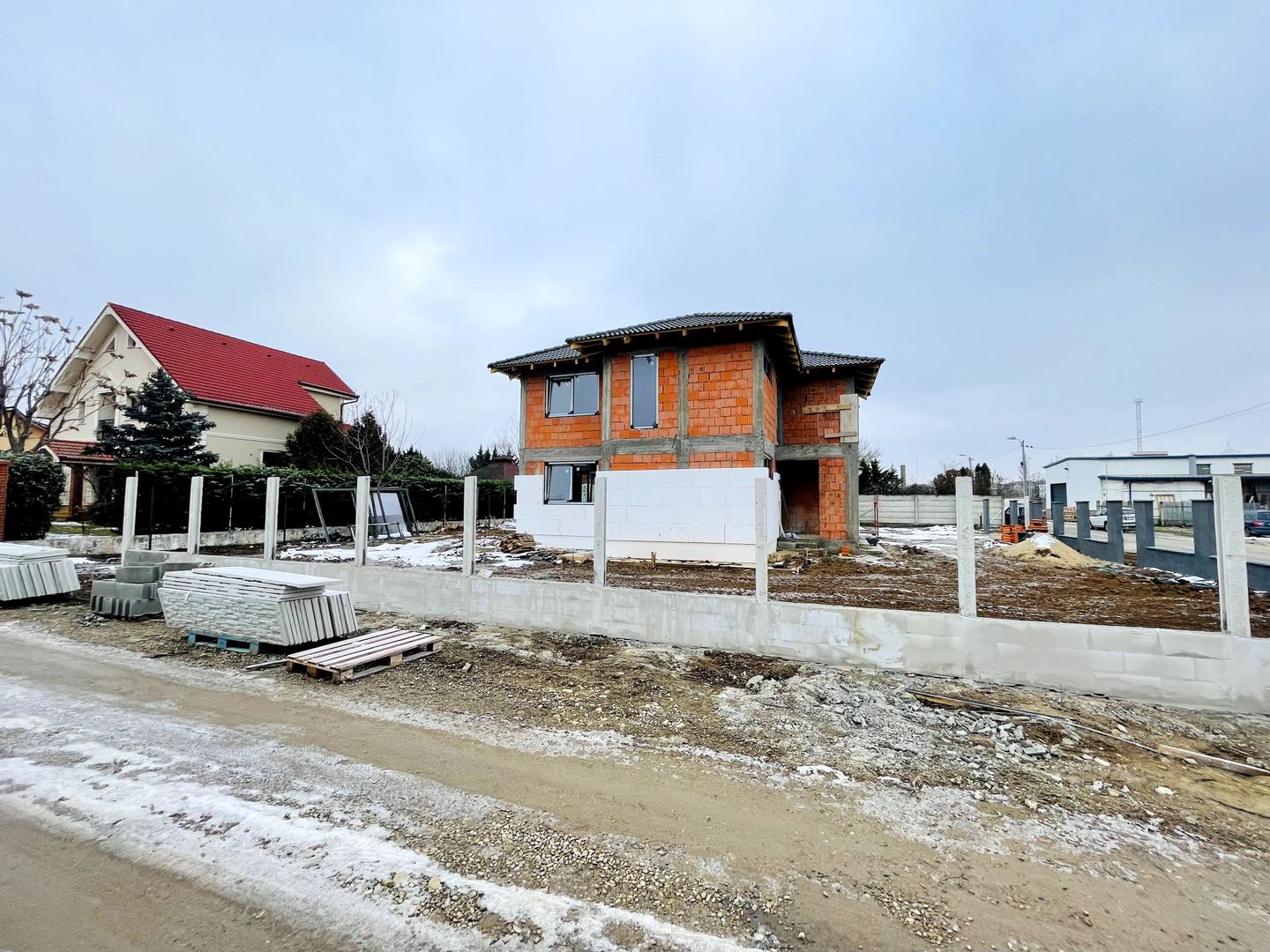 Casa semifinisata P+E zona Oncea - Poză 4