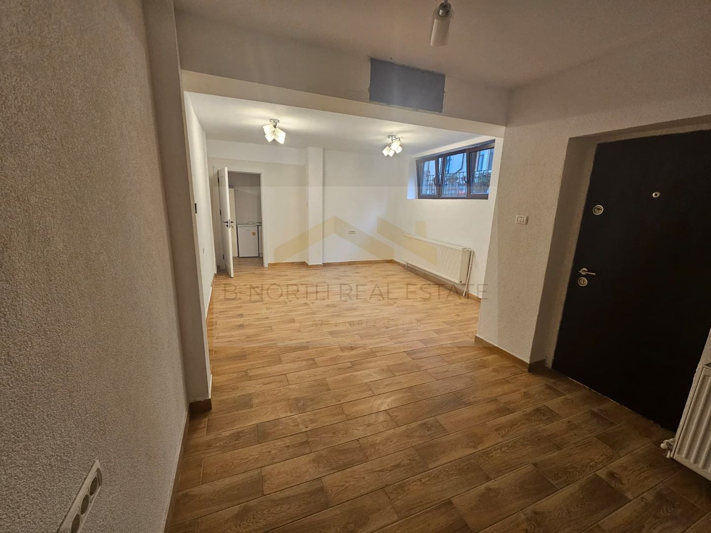 Spațiu de închiriat 26 mp | Piața Victoriei | Ideal birou, beauty sau servicii - Poză 2