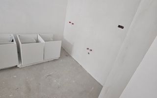 Spatiu comercial stradal + 4 locuri de parcare - Poză 6