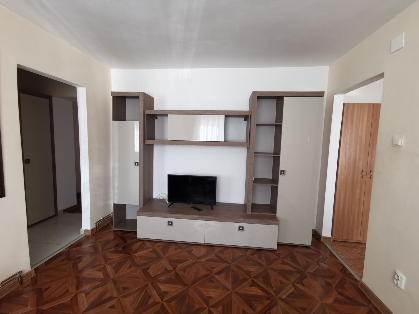 Apartament cu 2 camere de vânzare in Cetate - Poză 3