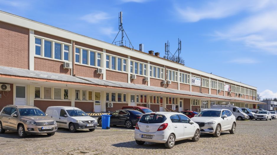 FALEZA NORD cladire multifunctionala 4600 mp cu acces din Bdul Mamaia! - Poză 3