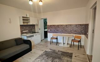 Vila cu 10 camere,pretabil compartimentare in 2 unitati separat,ASTRA. - Poză 2