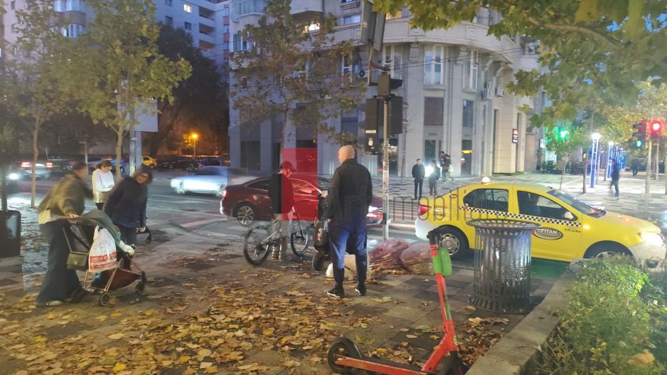 Spatiu stradal Decebal, trafic pietonal - Poză 3