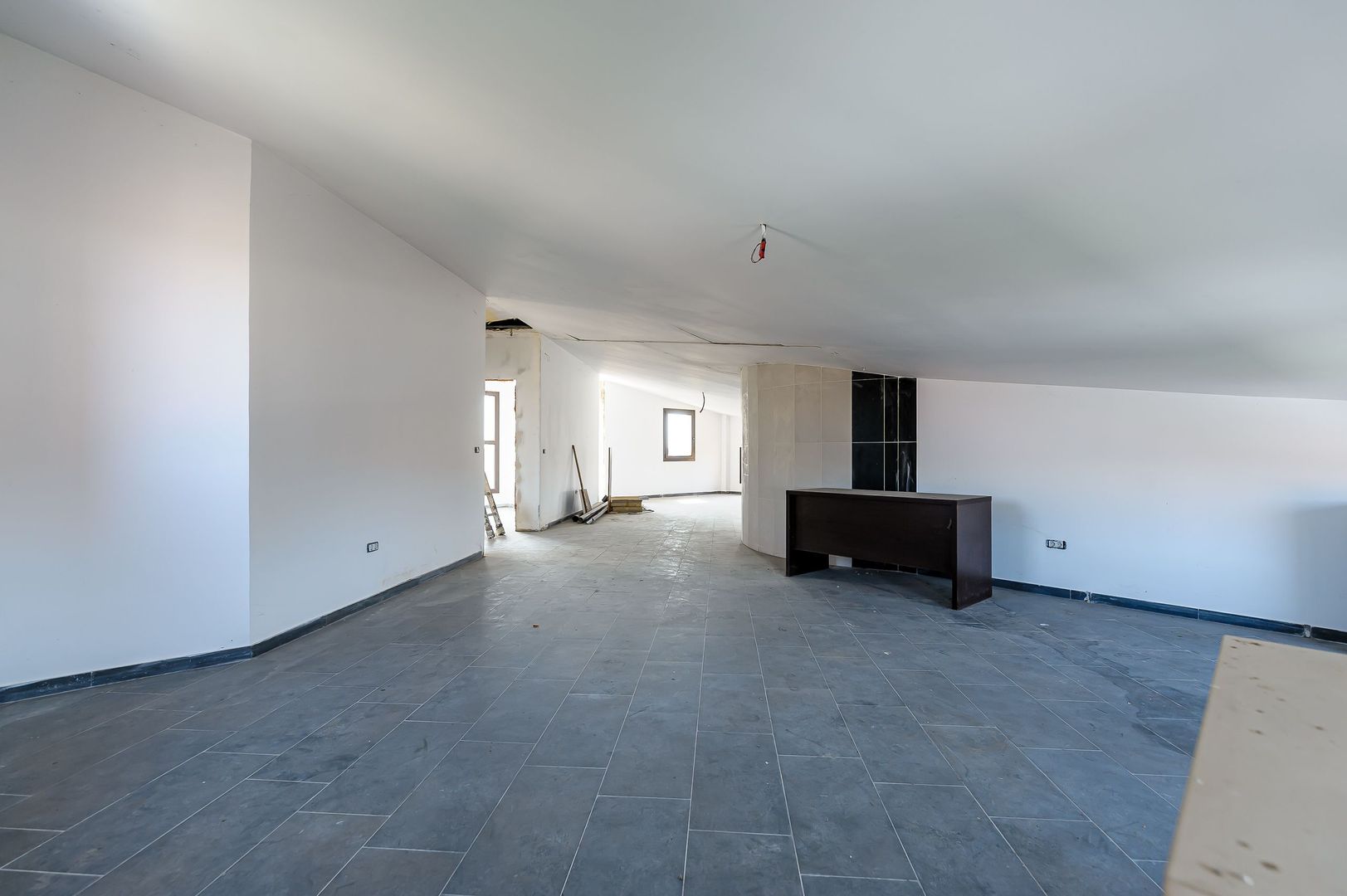 Clădire comercială în zona Grădiște. - Poză 45