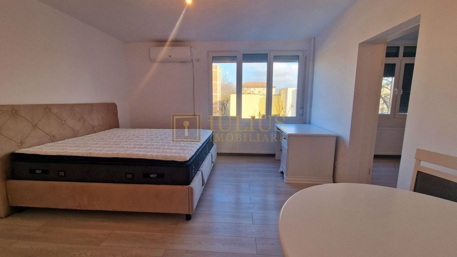 Str. Sorin Titel; semidecomandat în zona centrală; ideal investitie/inchiriere. - Poză 1