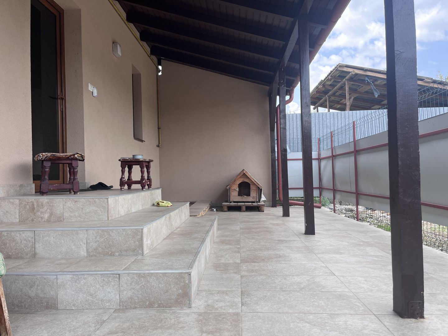 Casa de vânzare în Vulcana Pandele, la o distanță mica de oraș! - Poză 4