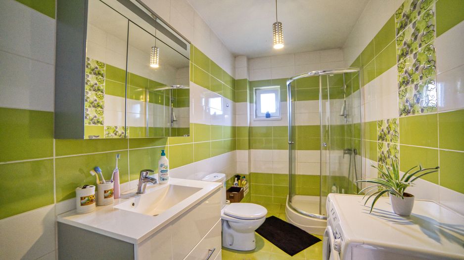 Casa complet mobilata 5 camere 3 bai curte generoasa - Poză 27