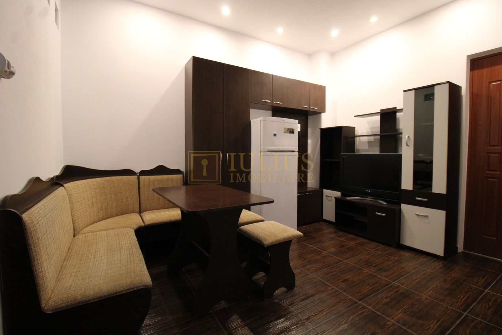 3 camere, parter- Complex - Poză 1