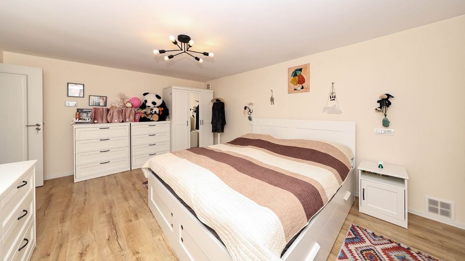 Apartament cu 3 camere la casa | Curte 130 mp | Zona Grivitei strada Vulcan - Poză 11