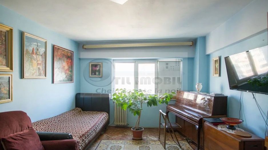 Apartament ULTRACENTRAL cu 4 camere,decomandat, langa Palas, 105 mp ! - Poză 2