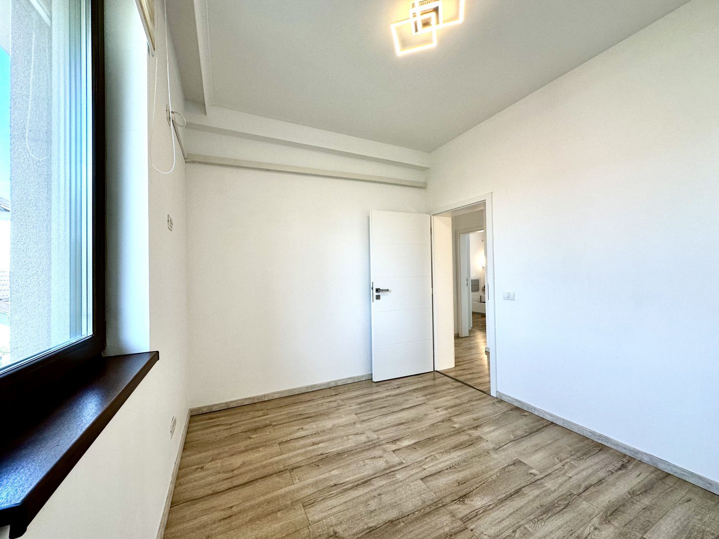 Casa de inchiriat la Liziera Pădurii - intrarea in Dumbrăvița - Poză 12