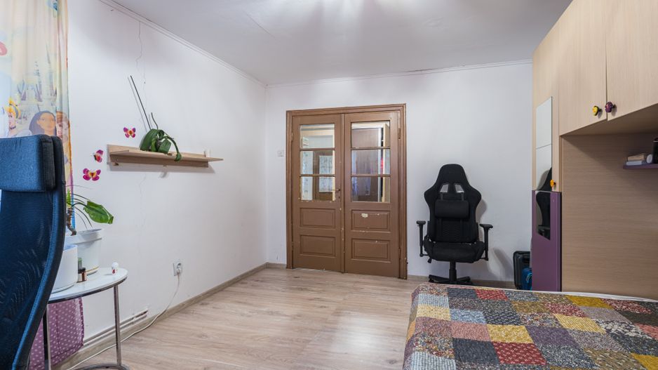 Casă cu 4 camere, anexă locuibilă și teren de 234 mp | Piața Sudului - Poză 4
