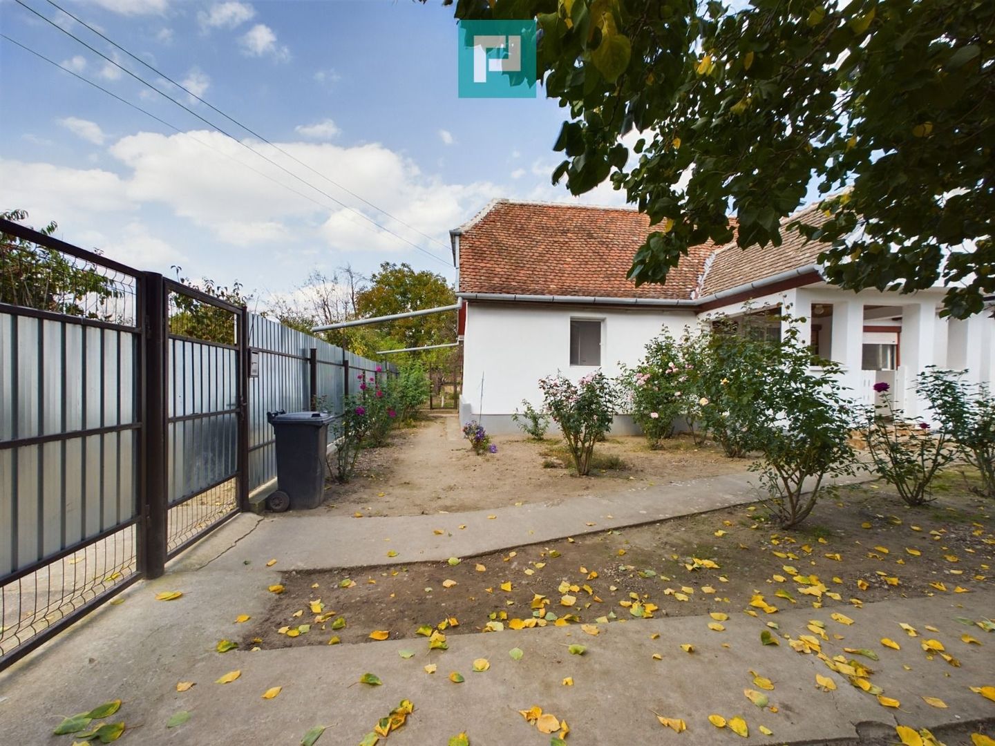 Casă cu teren 2877 mp, orașul Ineu - Poză 3