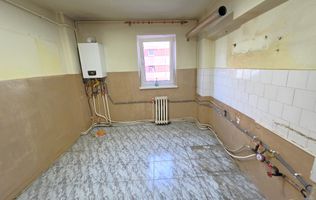 Apartament 4 camere, etaj 1, cu garaj si boxa, zona Scolii M. Eminescu