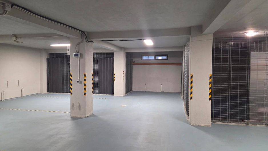 Spatiu subsol 227mp cu parcari subterane si boxe - Poză 4