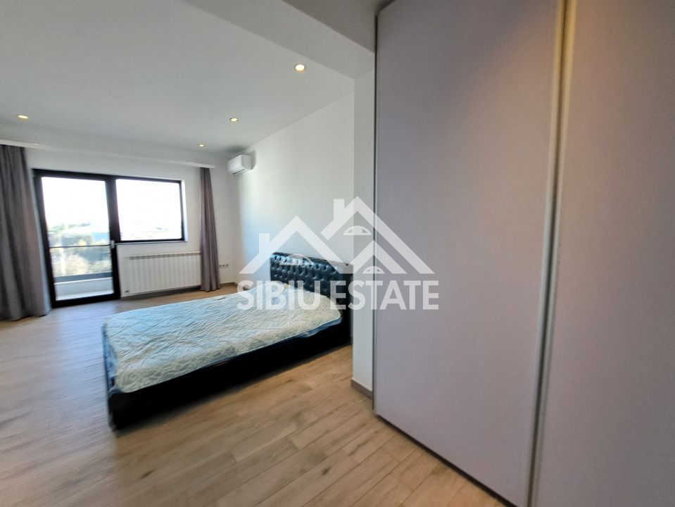 Casa cu 4 garaje, terase panoramice, teren mare - Poză 35