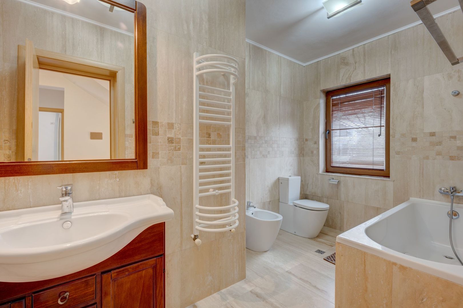 Vila de vanzare in Otopeni-central, zona linistita-Comision 0% - Poză 40