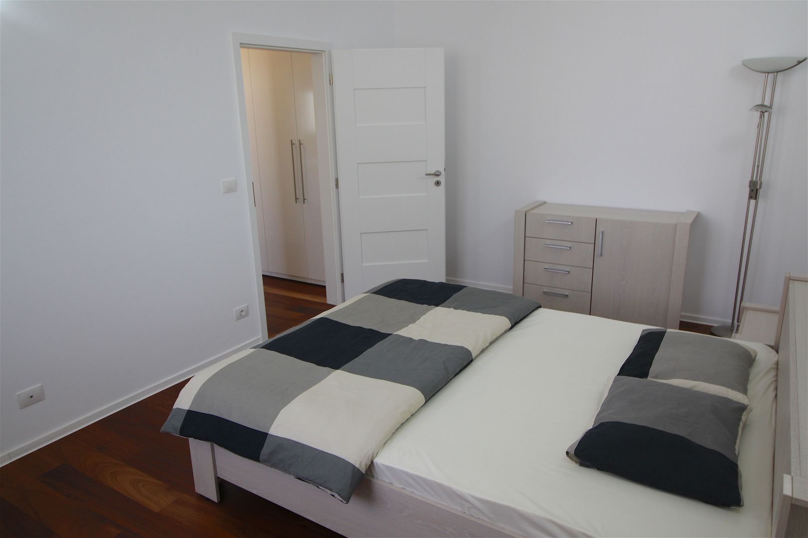Apartament cu 2 camere -Dumbravita - Poză 8