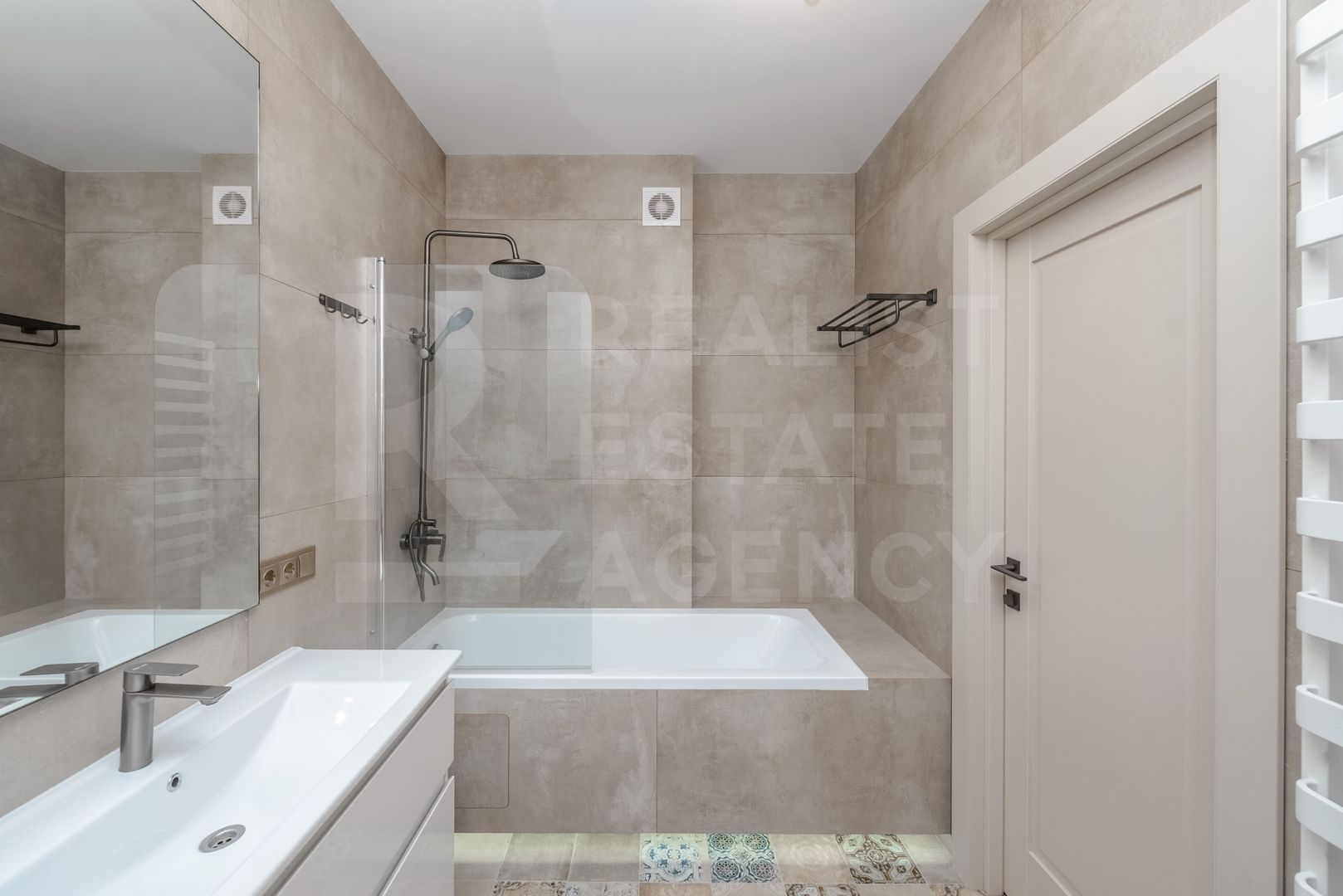 Vânzare, apartament, 2 dormitoare + living- 82 mp, Buiucani - Poză 15