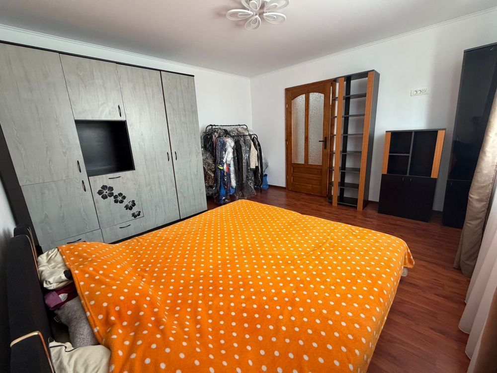 Închiriez casă individuală spațioasă 5 camere ( 200mp ) compusă din 2 apartamente cu intrare separată - Poză 2