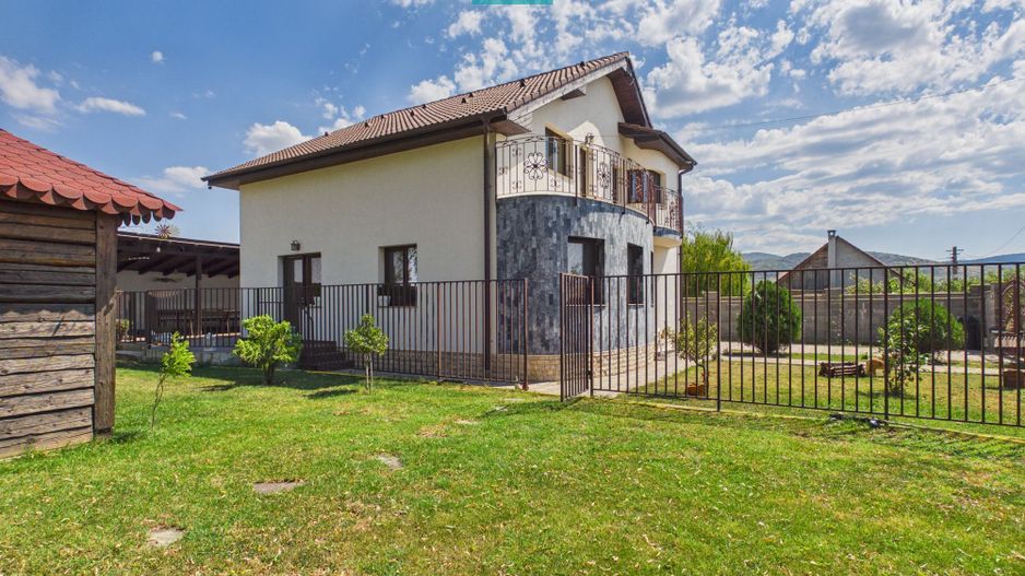 Vilă unică în Șiria | 160 mp utili | Teren 945 mp - Poză 2