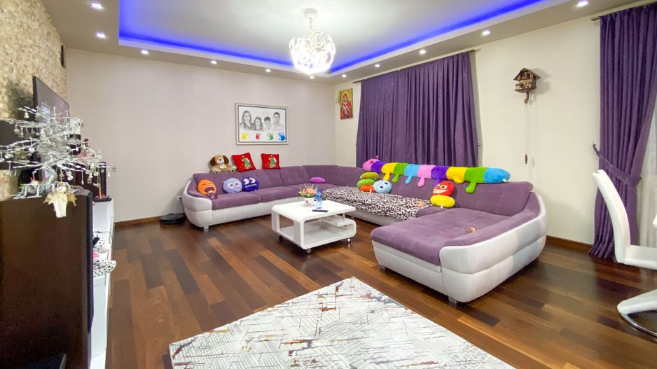 Descoperă Eleganța și Rafinamentul: Vila de Vis pe un lot generos - Poză 14