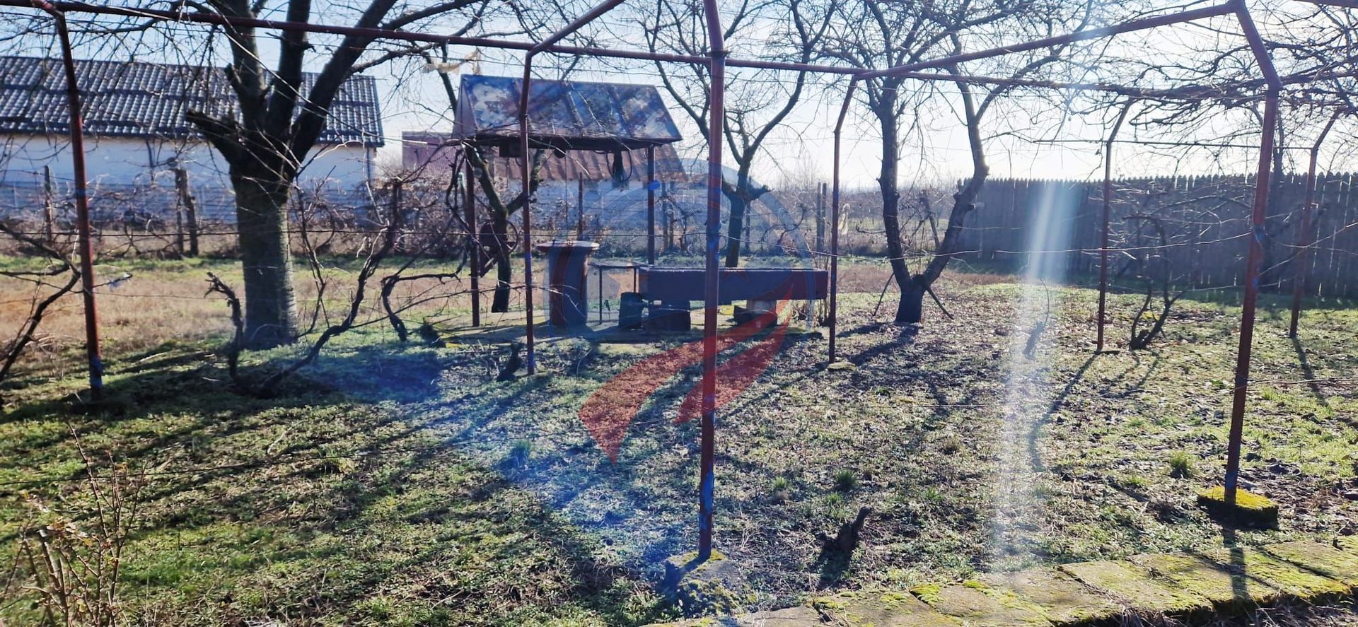 Casa Bradesti  teren  intravilan 7952 mp  deschidere 33 m la DE 70 - Poză 6