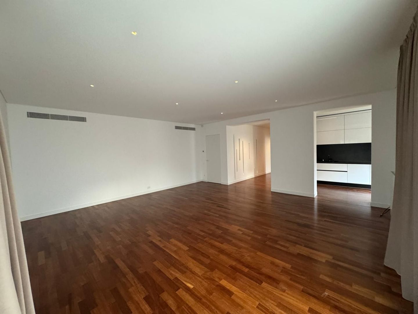Apartament 4 camere | ~205 mp total  | Zona - Ambasada SUA - Poză 2