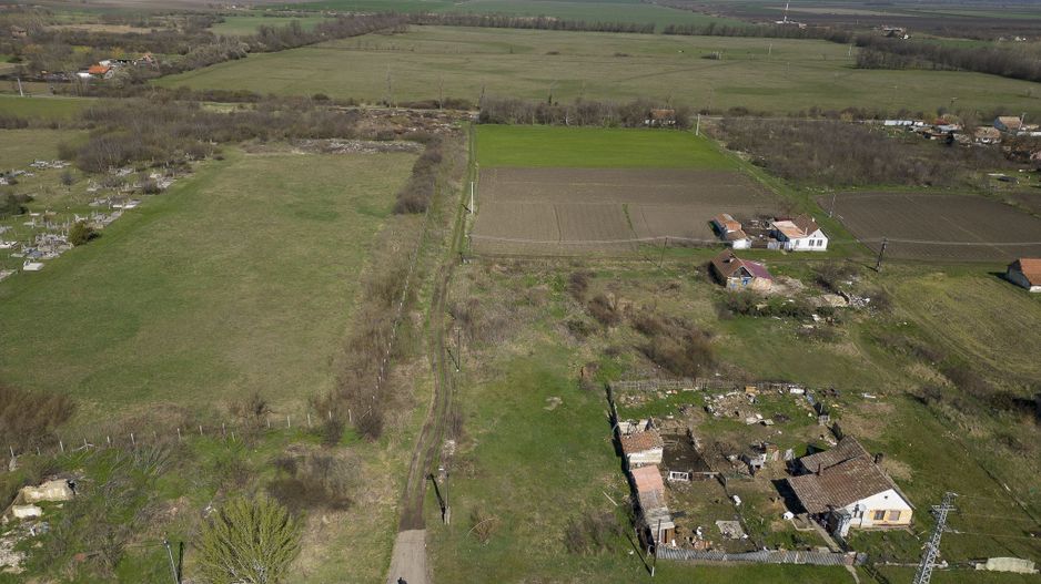 Teren intravilan de 1400 mp în Battonya - Poză 2