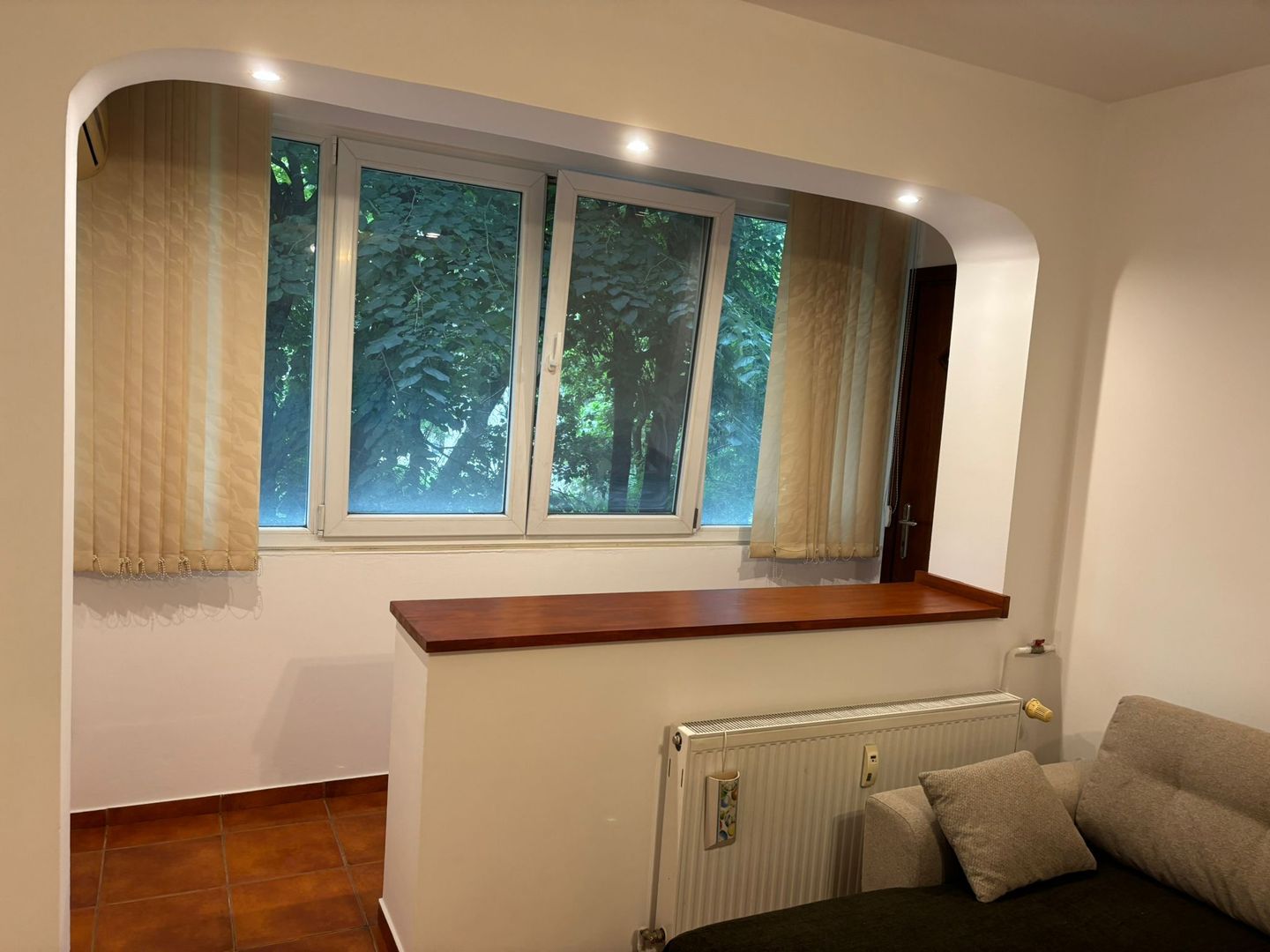 AP. 2 CAMERE PIATA SUDULUI, LOC PARCARE, BUCATARIE INCHISA, MODERN - Poză 2