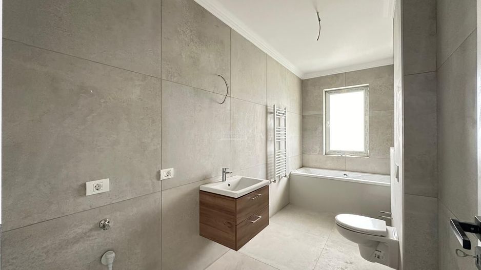 Bloc nou. Apartament cu 3 camere spations. 2 Bai. Etaj 1 - Poză 3