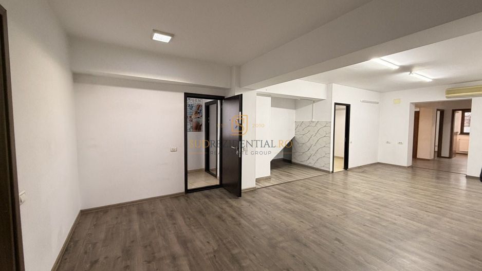 Spatiu comercial, pozitionare excelenta, exact la metrou Aparatorii P - Poză 1