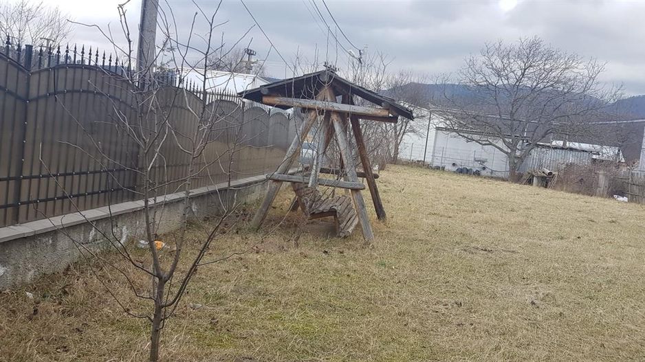 Camin primitor pe compozitie particulara, curte individuala - Poză 8