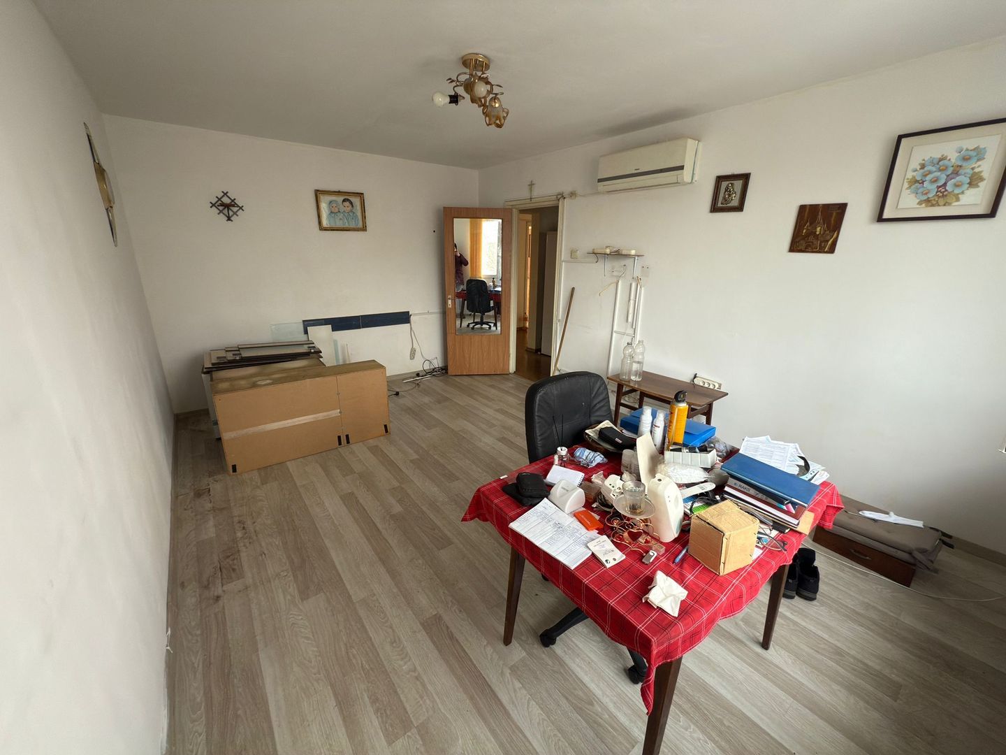 Apartament incapator, patru camere, Resita-Berceni, 120.000€ negociabil - Poză 5