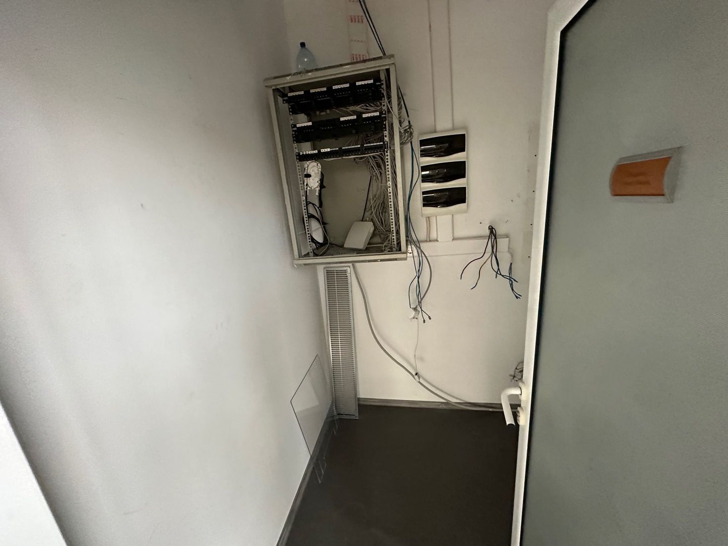 Spatiu de birouri la artera - Poză 5