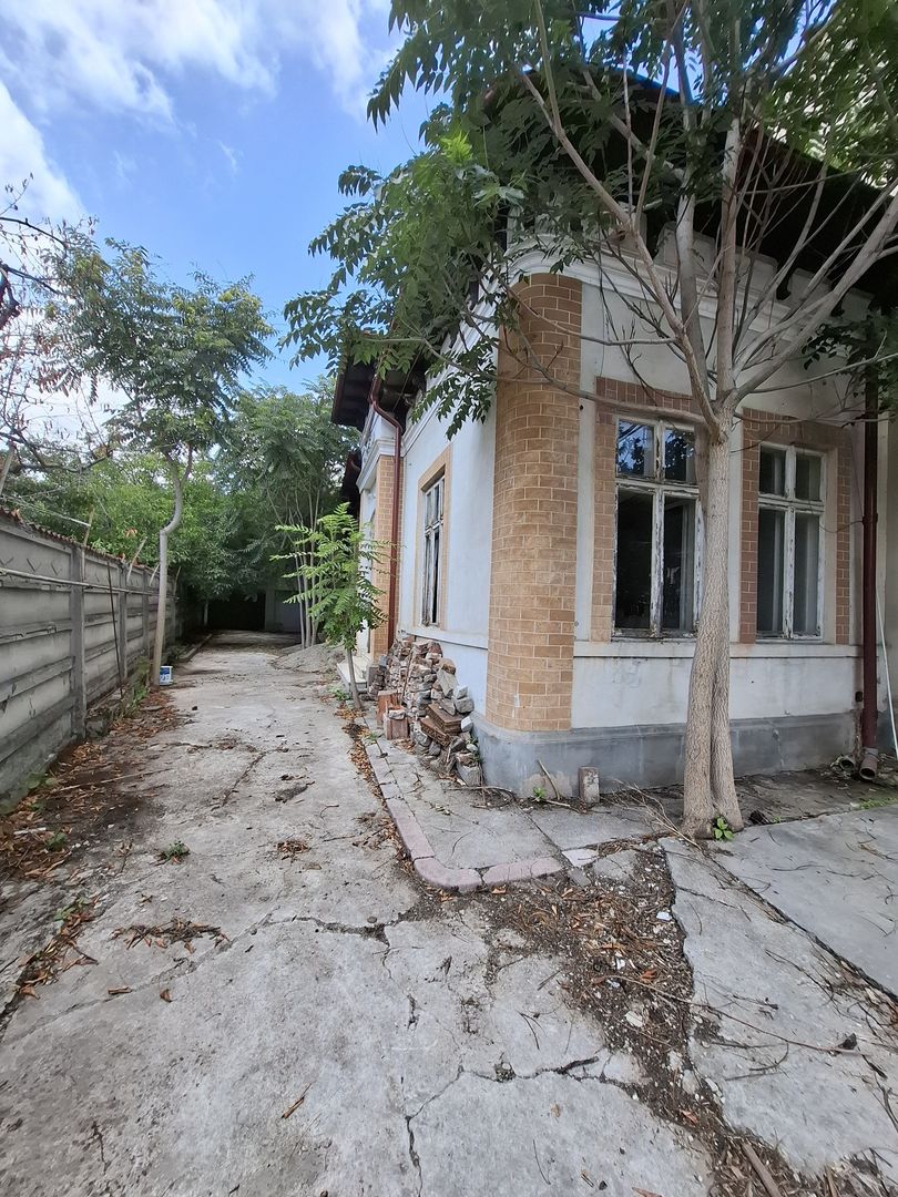 OPORTUNITATE | Vila Eminescu cu teren liber - Poză 1