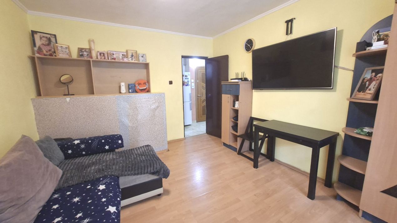Apartament de 2 camere et.1 zona Piață Razboeni - Poză 1