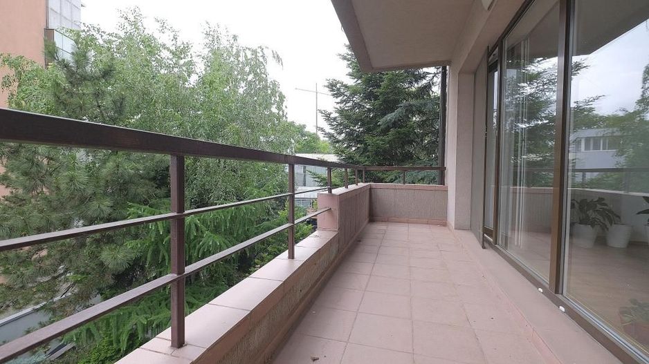 HERASTRAU, apartament deosebit, etaj 2 in bloc 2005 - Poză 19