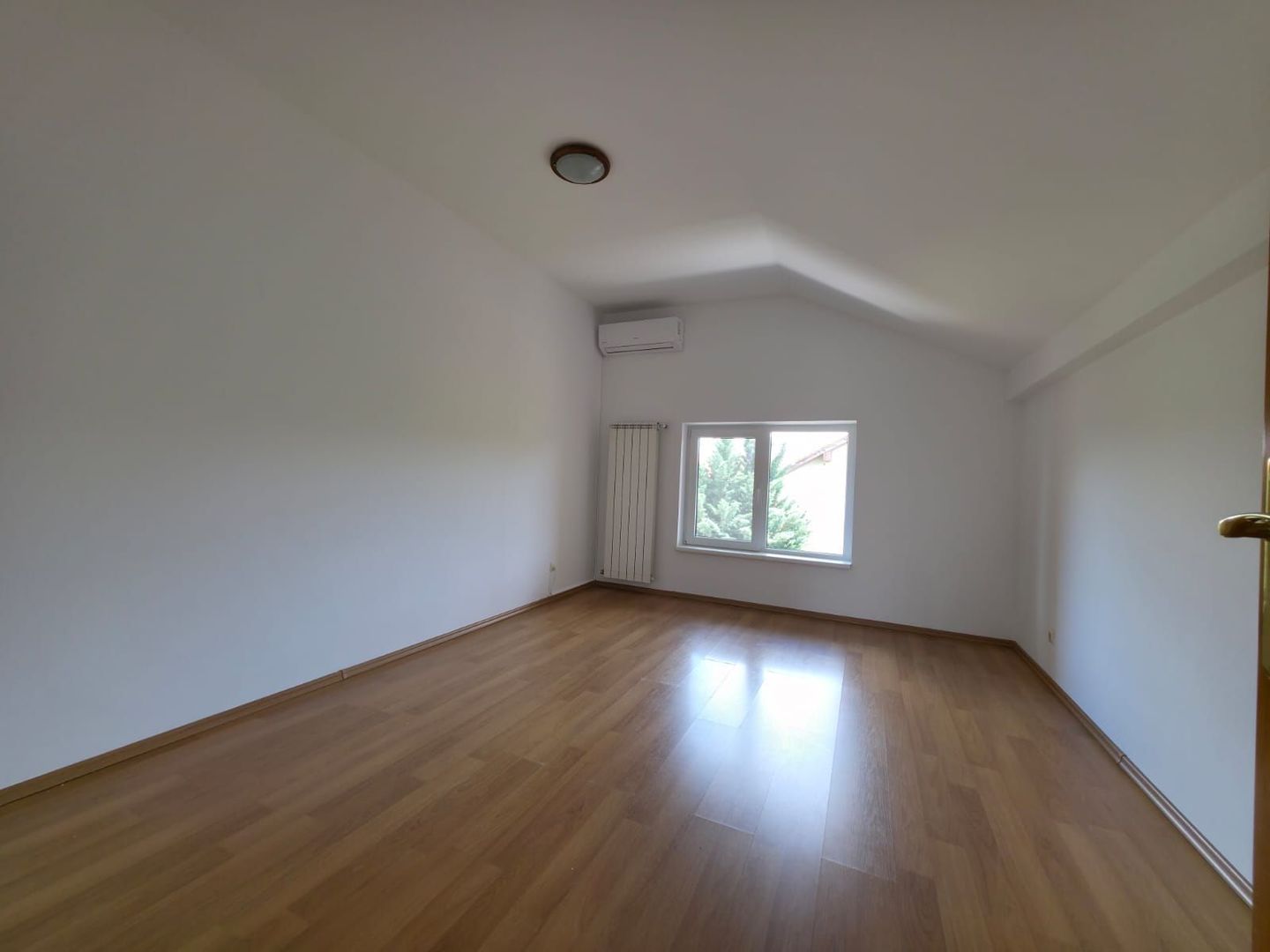 Vilă de inchiriat 5 dormitoare curte 300 m Iancu Nicolae Baneasa - Poză 20